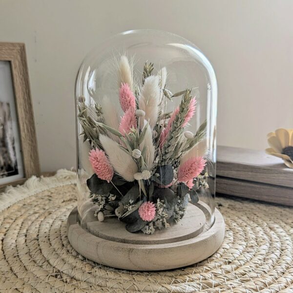 Fleurs séchées sous cloche